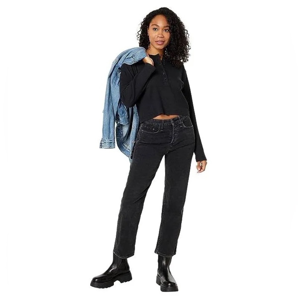 Levi’s cropped black henley